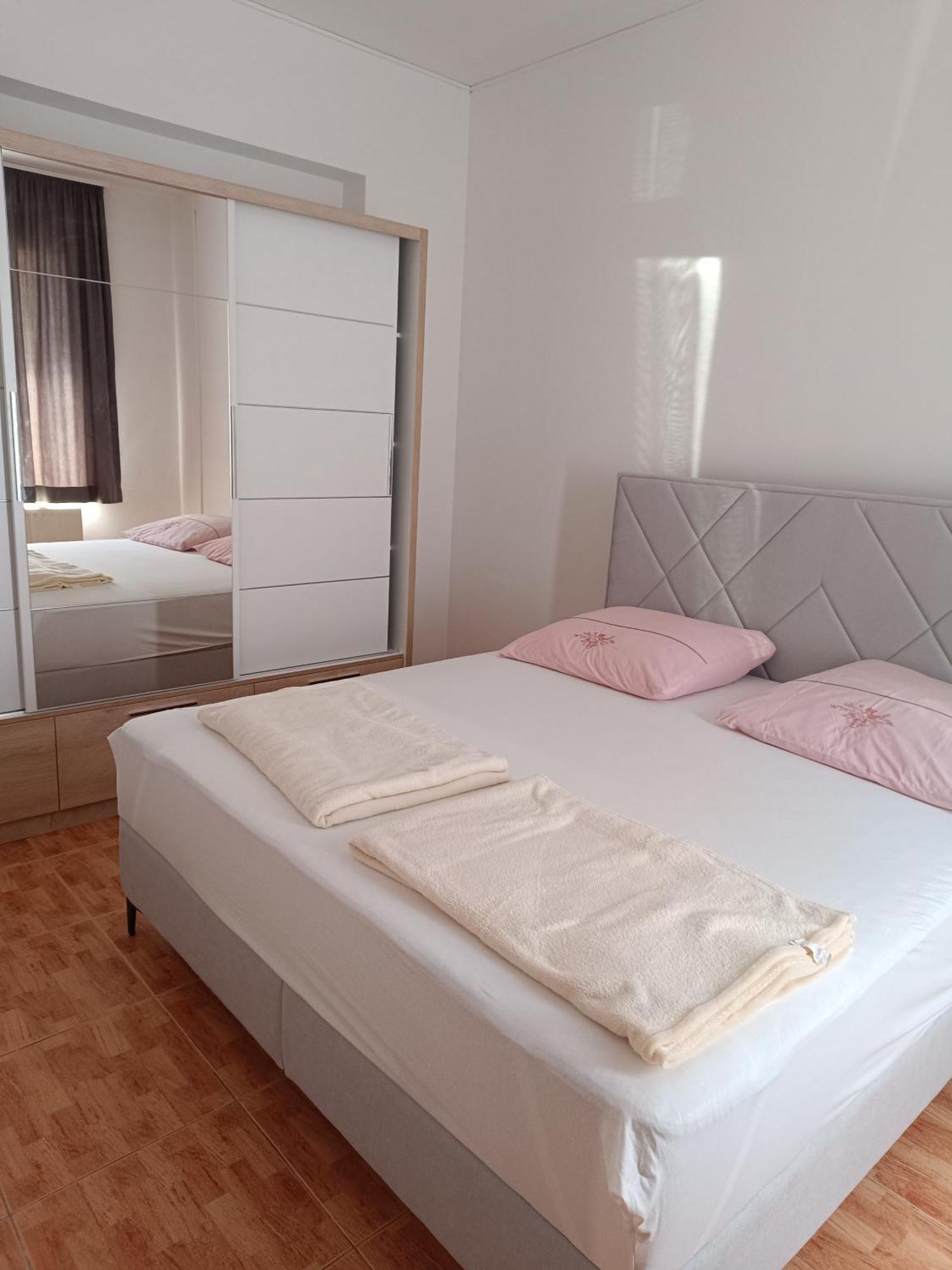 Apartmani "Radi" Baska Voda Exterior photo